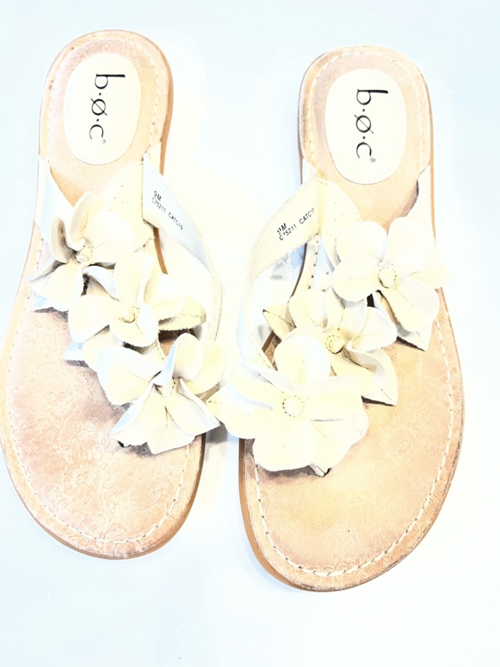 b.o.c. Women's Cream Floral  Slide Sandals